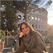 Estudiante de 4 de derecho , buscó un extra como niñera y ayudando con los deberes en general.